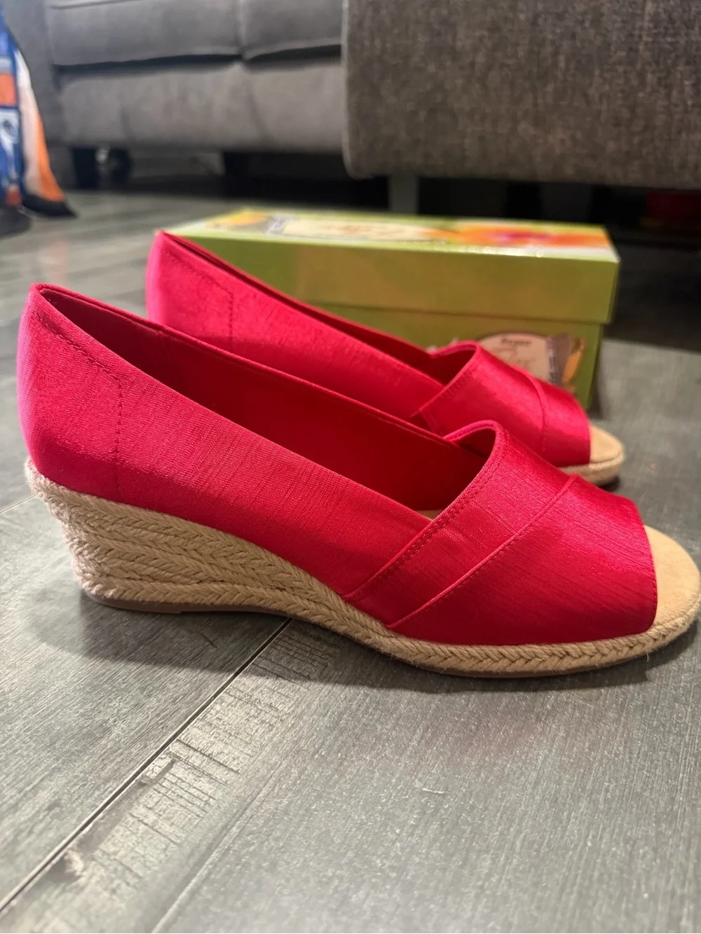 Easy Street Women's Jasper SuperFlex Espadrille Sandals-Red Thai Silk 8.5M NWB
